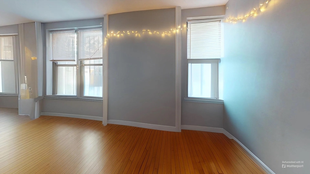 330 1/2 E St, South Boston