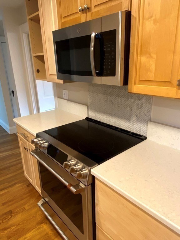 6 Surrey Rd, Newtonville