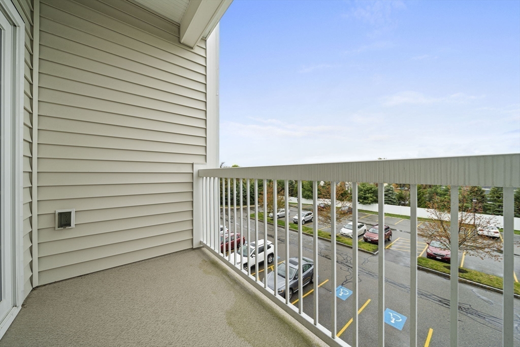 204 Clocktower Dr, Waltham