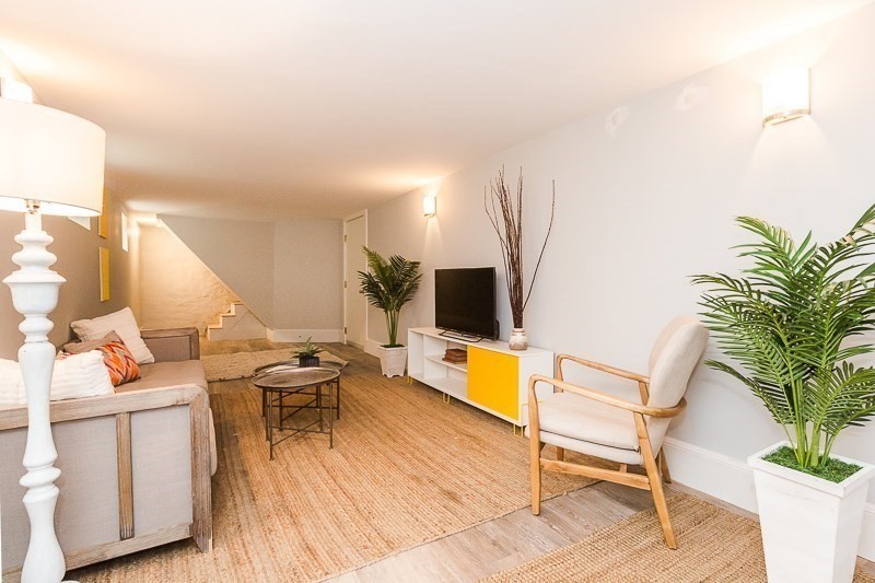 33 Central, Spring Hill