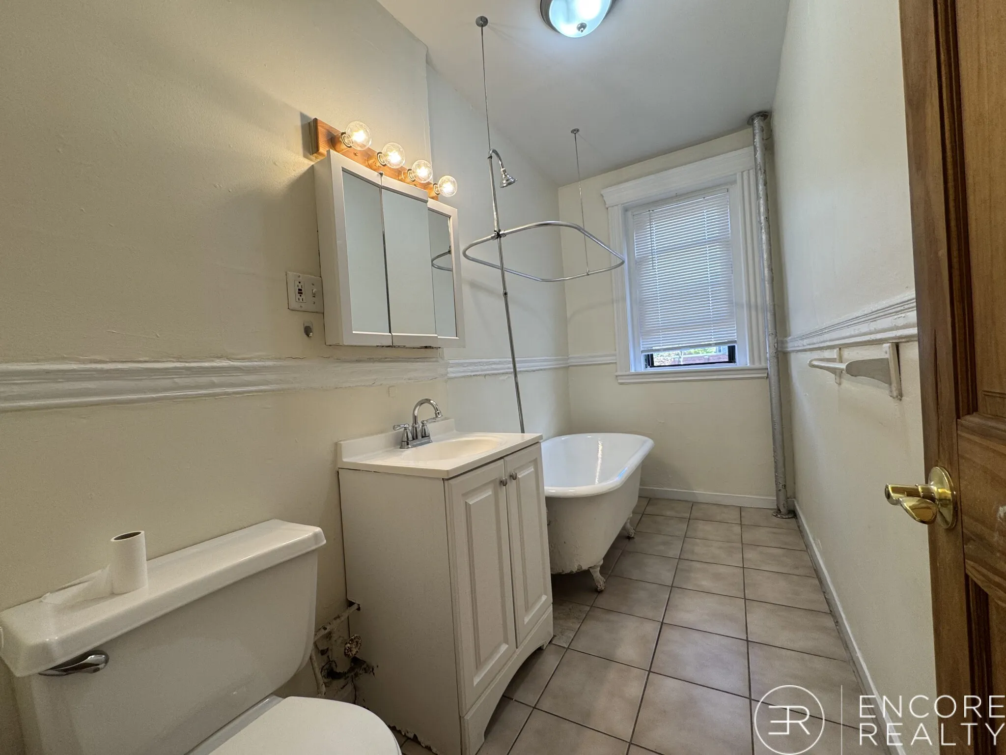 364 Riverway, Mission Hill