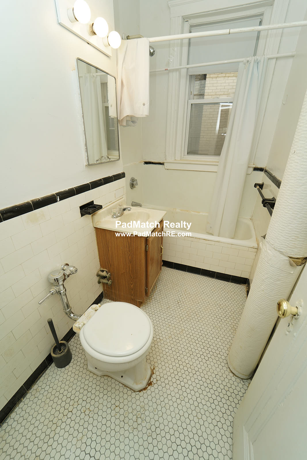 1687 Commonwealth Ave, Brighton