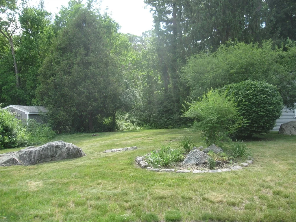 314 Conant Rd, Weston