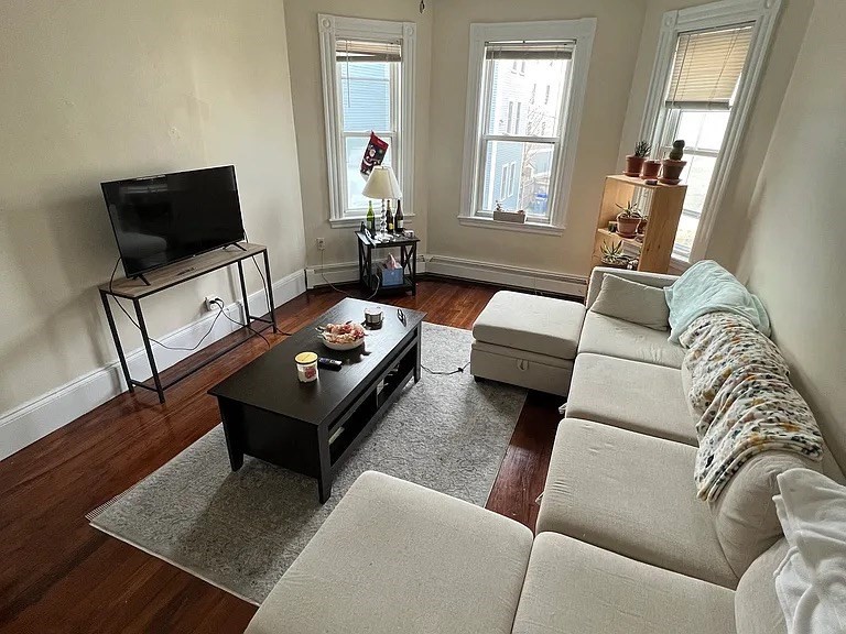 49 Middle St, South Boston