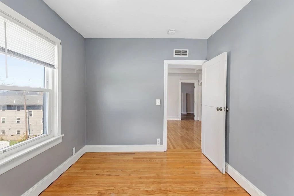 1690 N Main St, Fall River