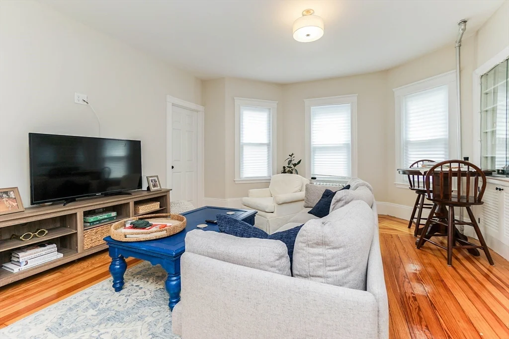 51 Main St, Winter Hill