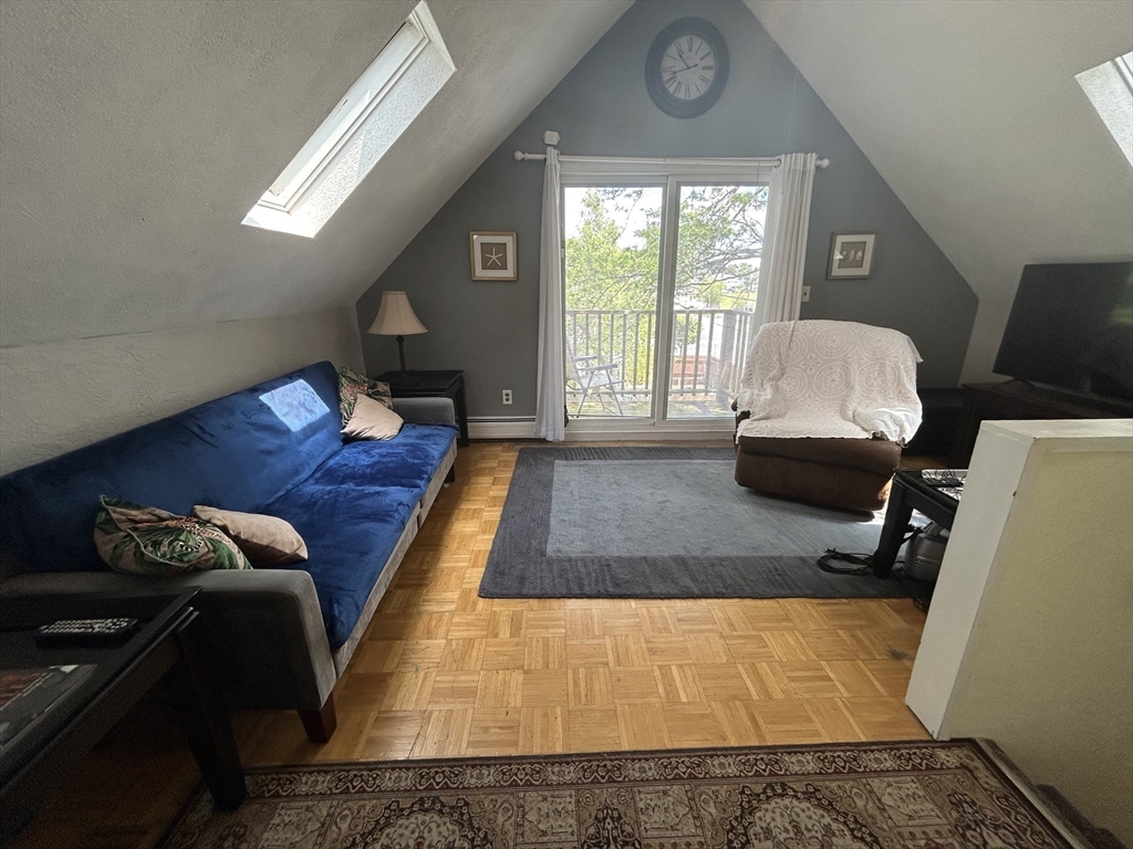 370 Main St, Winthrop