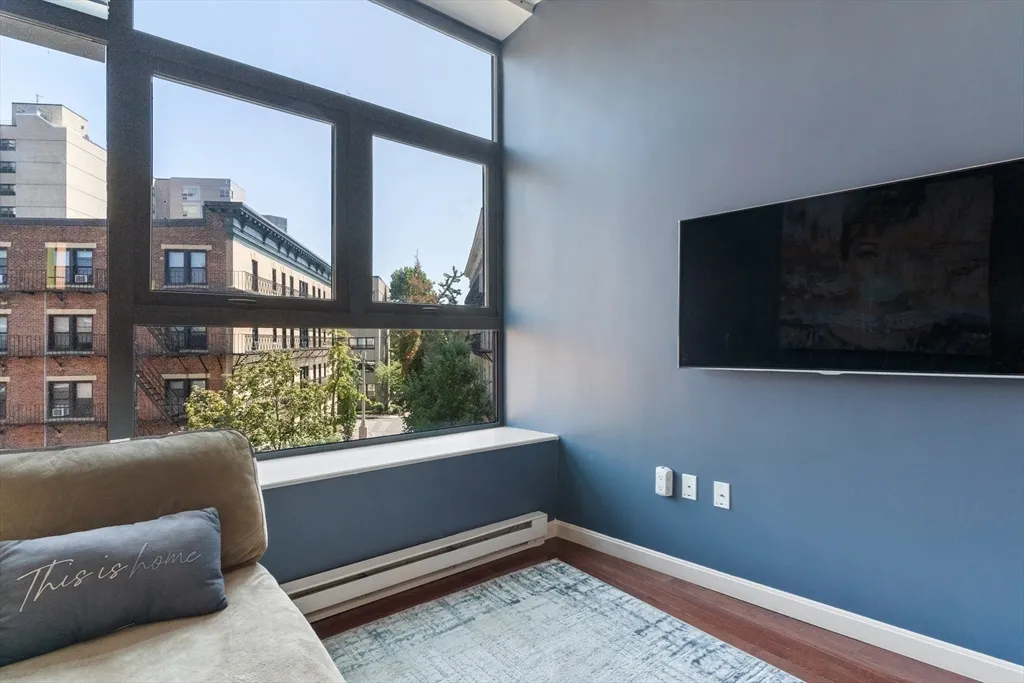 12 Stoneholm St, Fenway