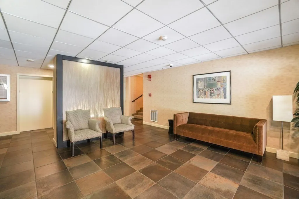 135 Pleasant St, Coolidge Corner