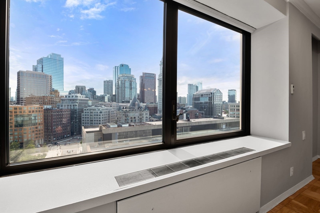 85 E India Row, Waterfront