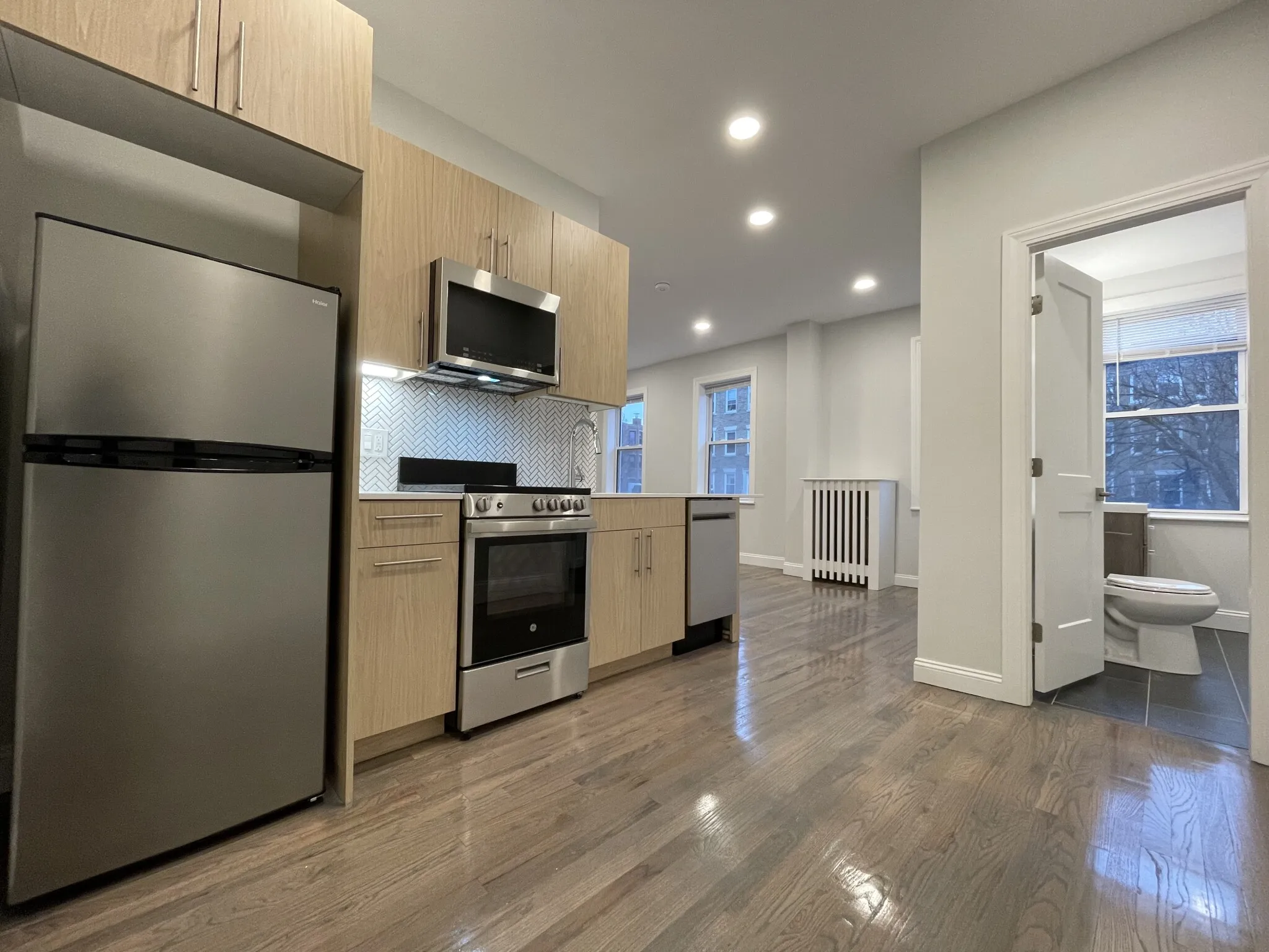 106 Queensberry St, Fenway