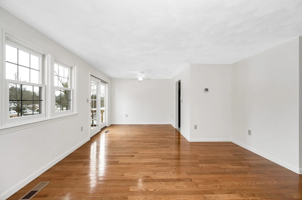 280 Apache Way, Tewksbury