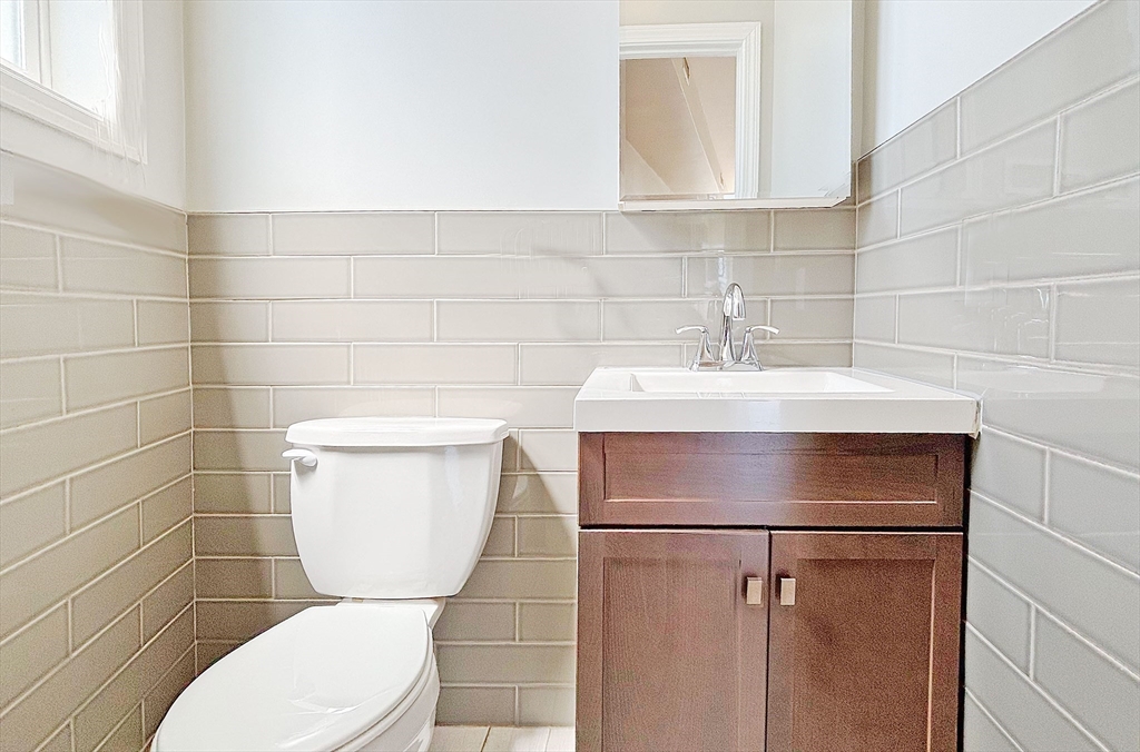 1043 Winthrop Ave, Revere