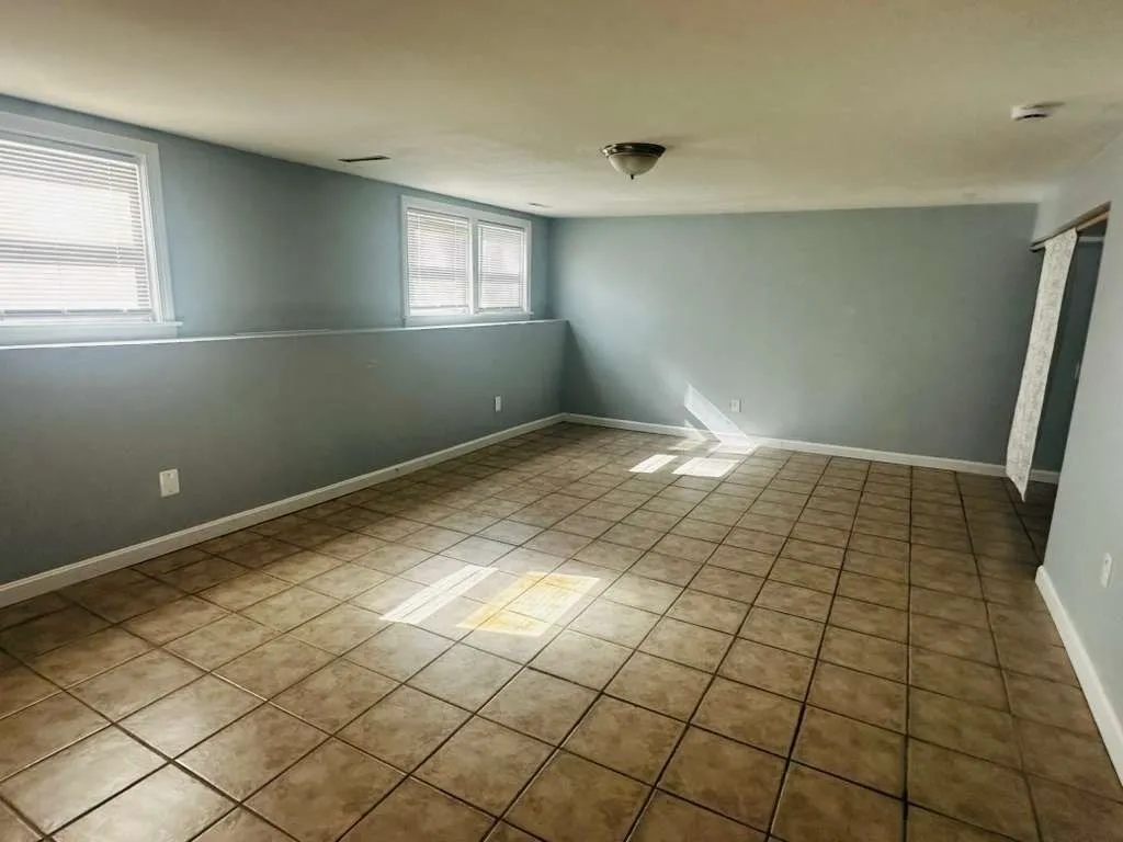 63 Mcgarvey Rd, Stoughton