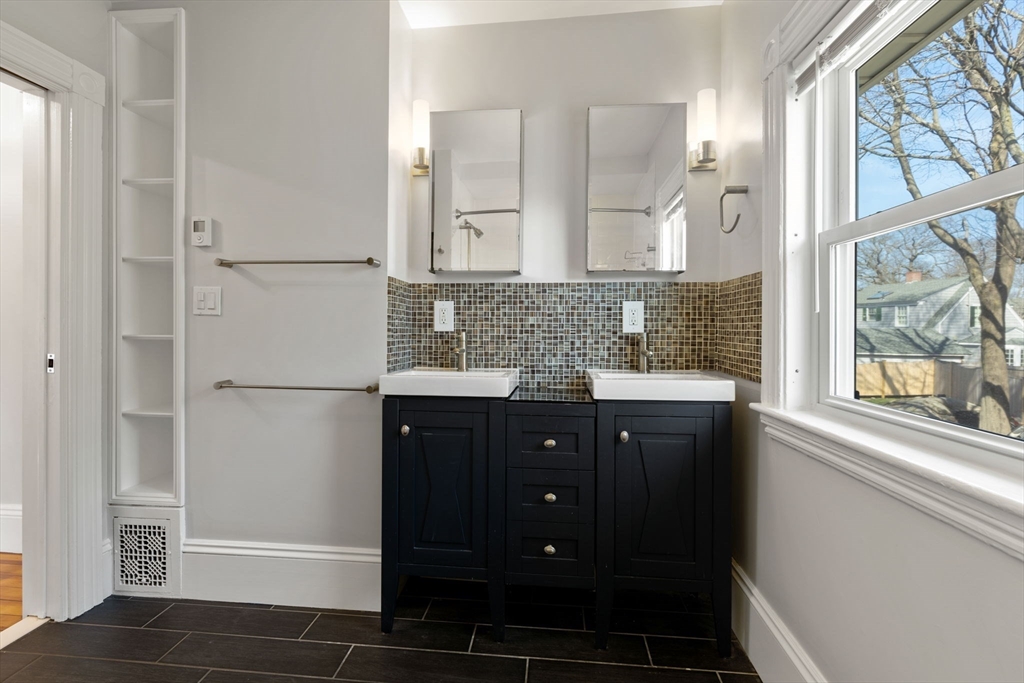 3 Clifford Ave, Beverly