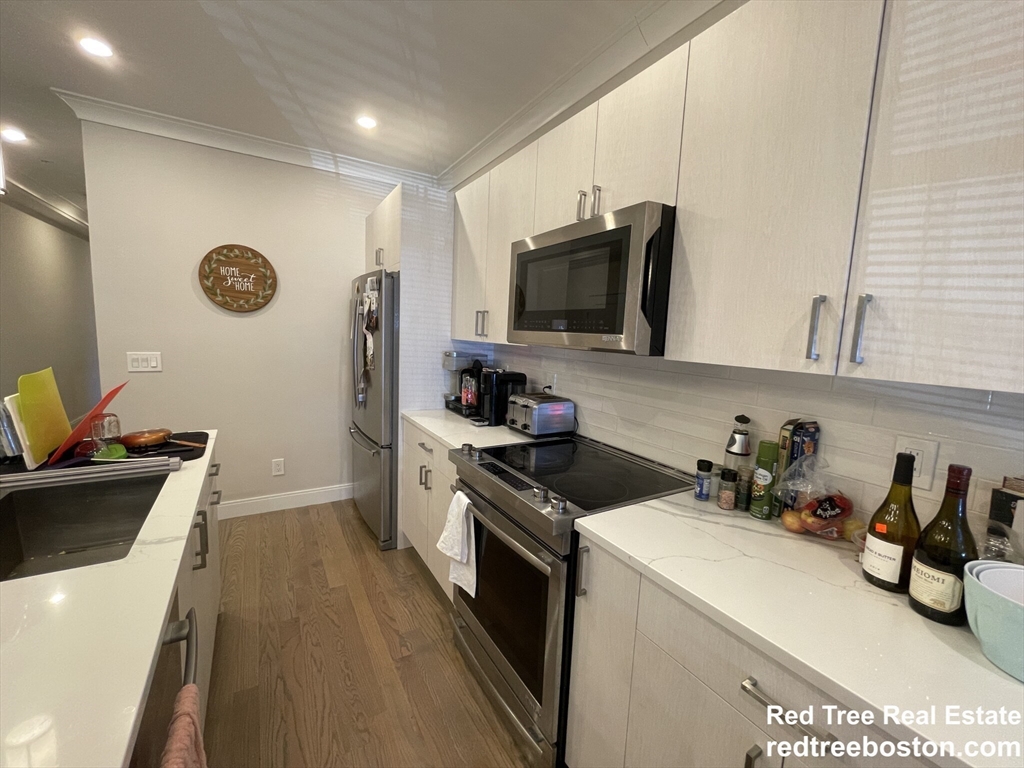 9 Mansfield St, Allston