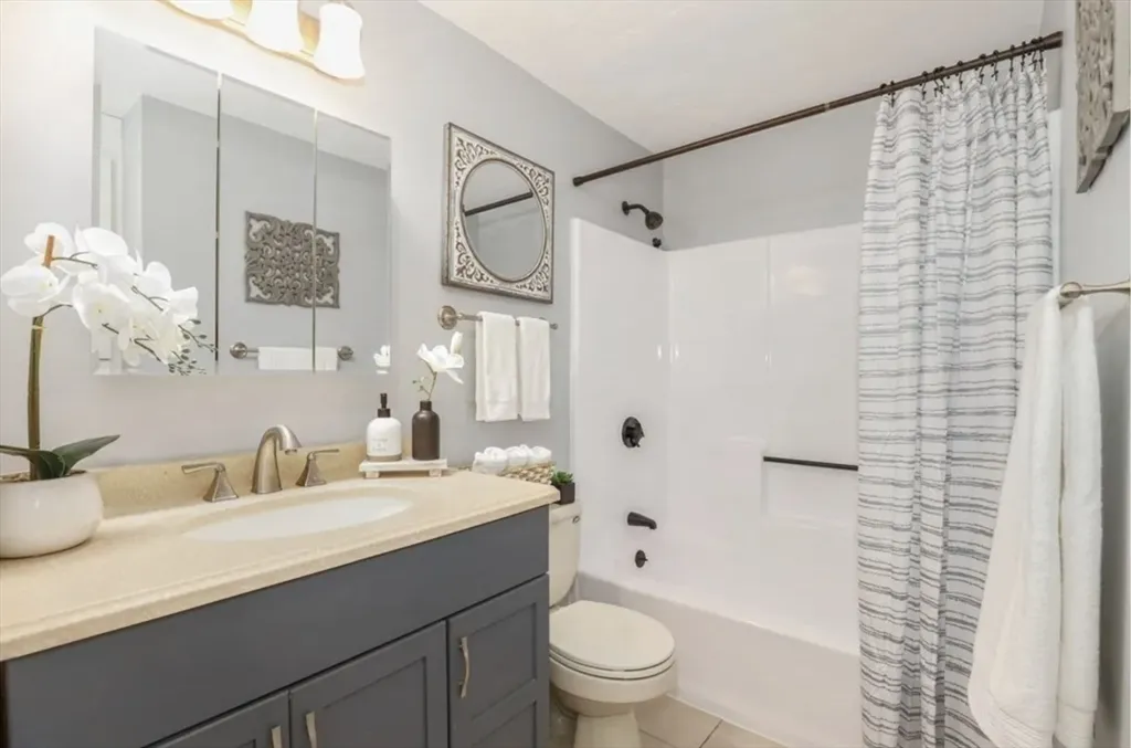 25 Rockland St, West Roxbury