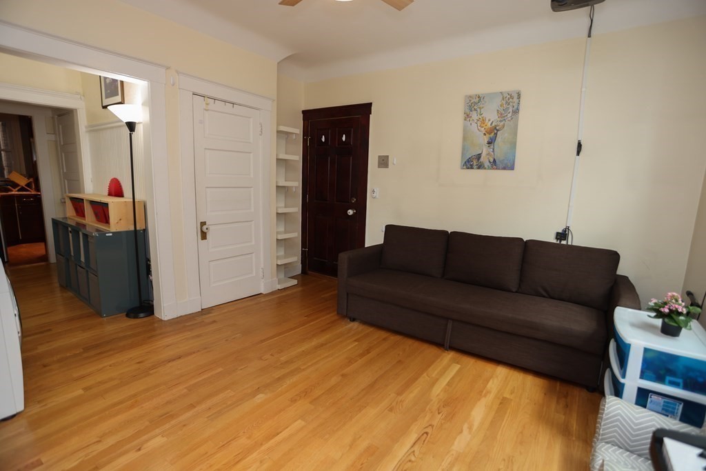 2 Arnold Cir, Mid-Cambridge