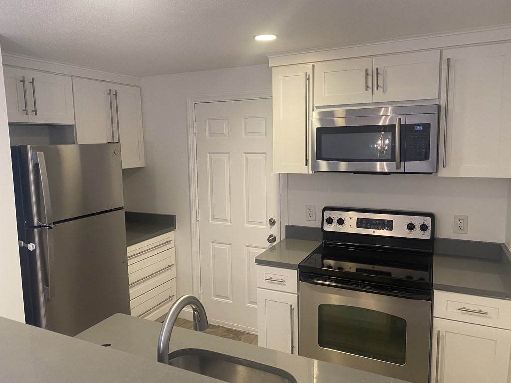 18 Walden Dr, Natick