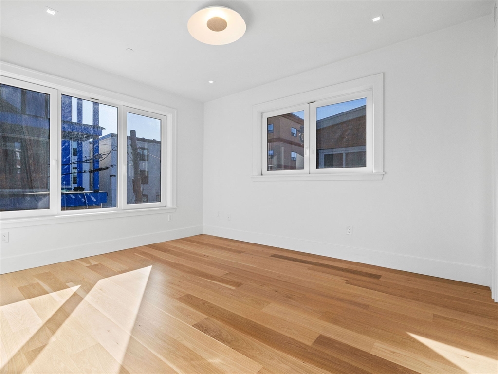 12 Deer St, Dorchester