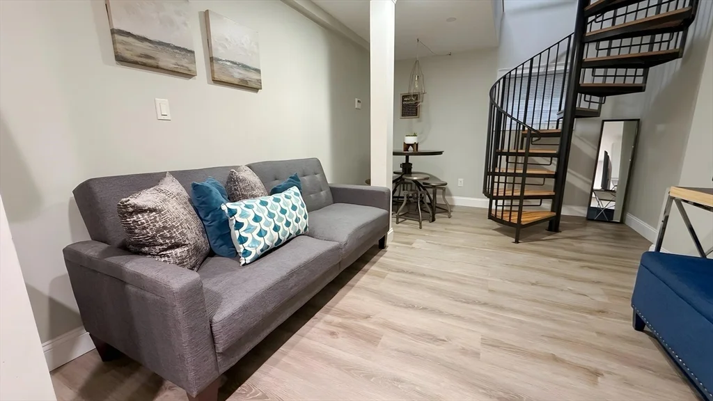 9 Anderson, Beacon Hill