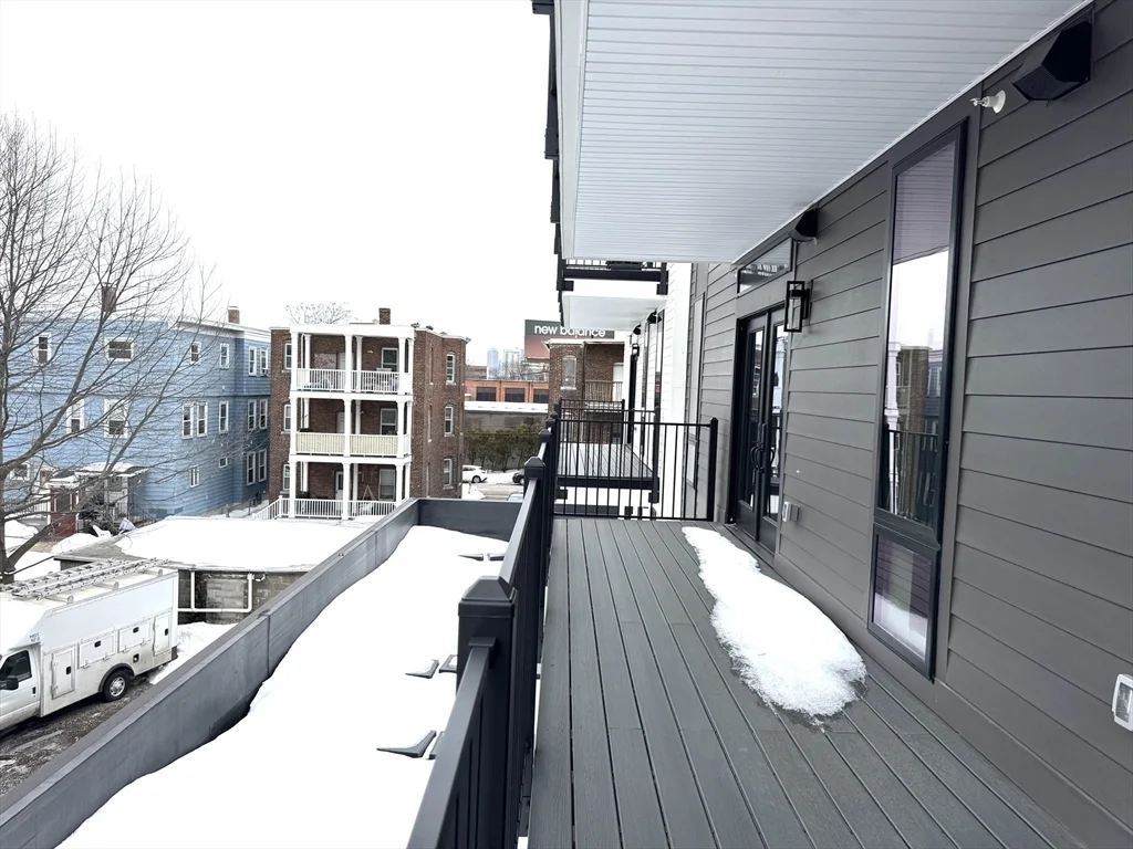 100 Lincoln, Brighton