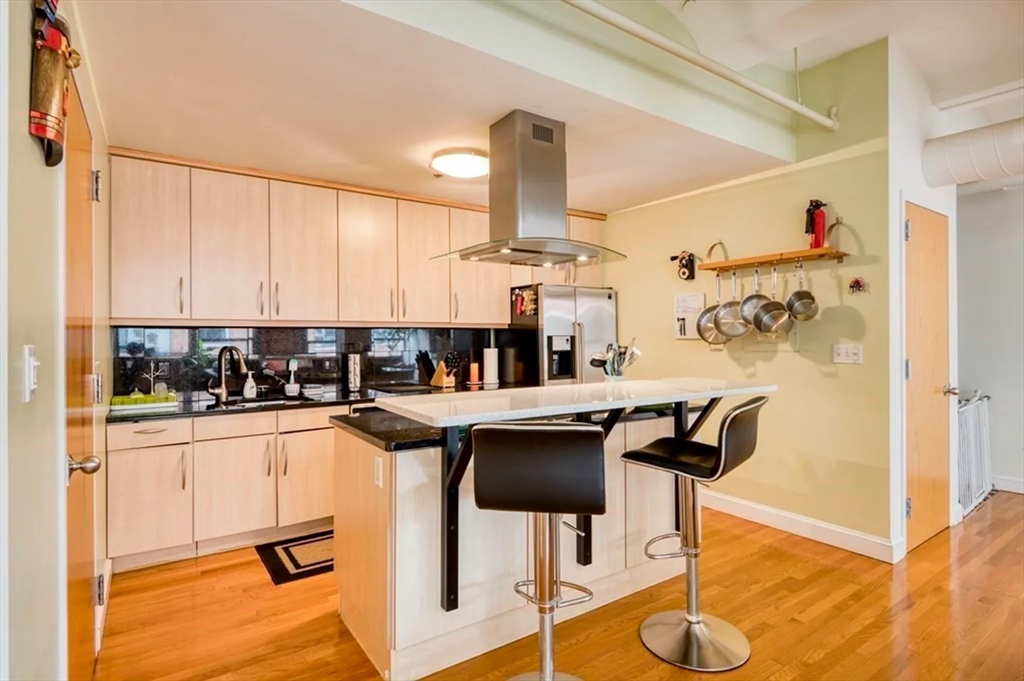 121 Beach St, Leather District