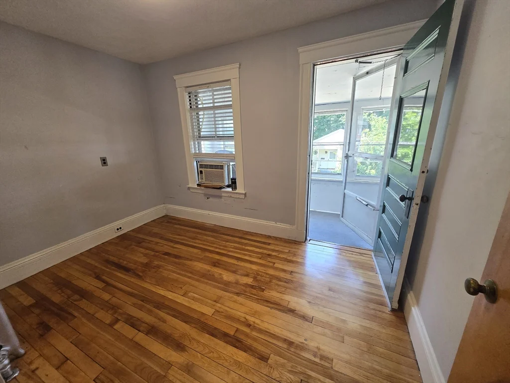 30 Maple Ave, Medford