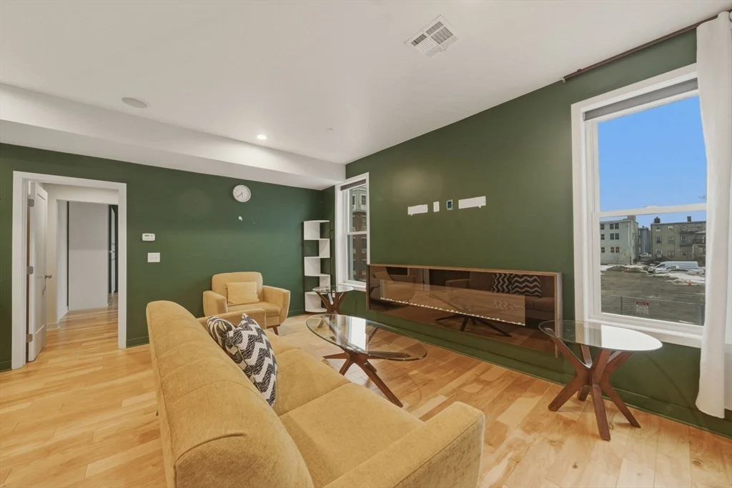 186 Paris St, East Boston