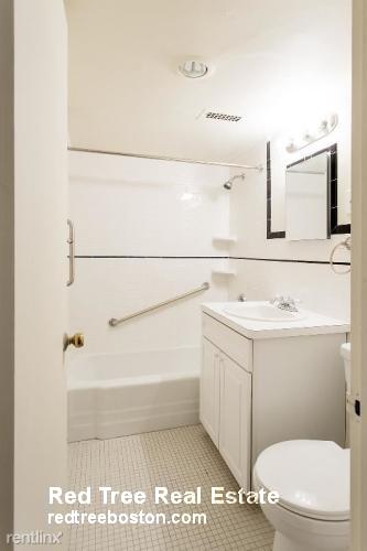 101 Monmouth St, Longwood