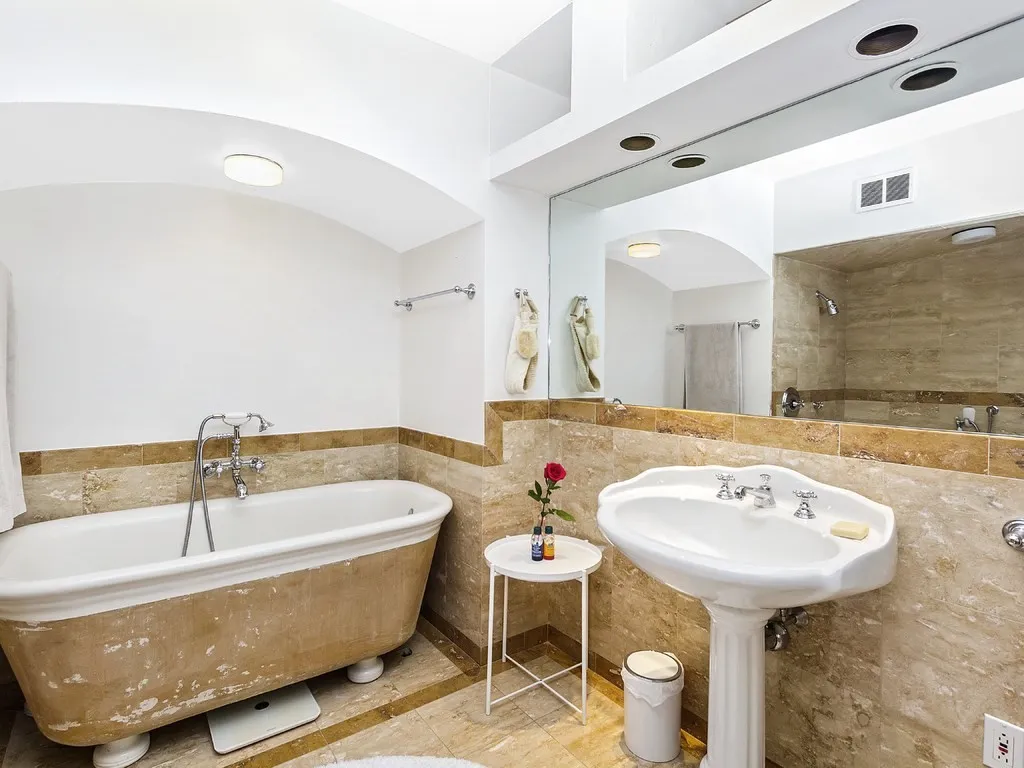 86 South, Leather District