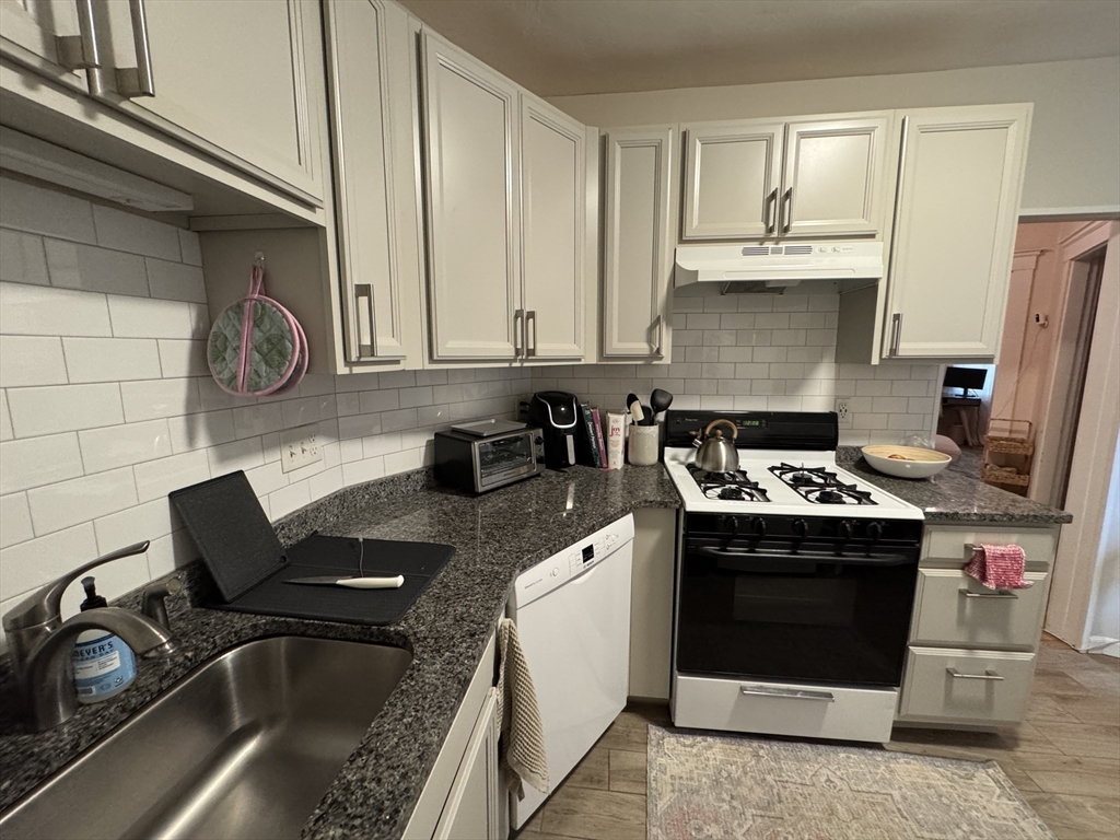 130 Sutherland, Brighton