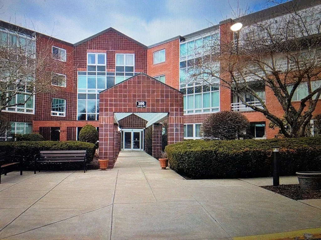 380 Place Ln, Woburn