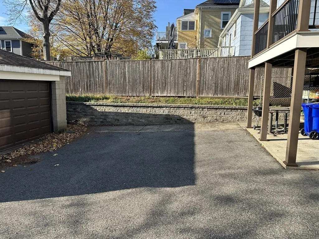 77 Walk Hill, Jamaica Plain