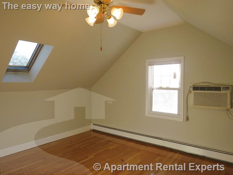 38 Sterling St, Tufts