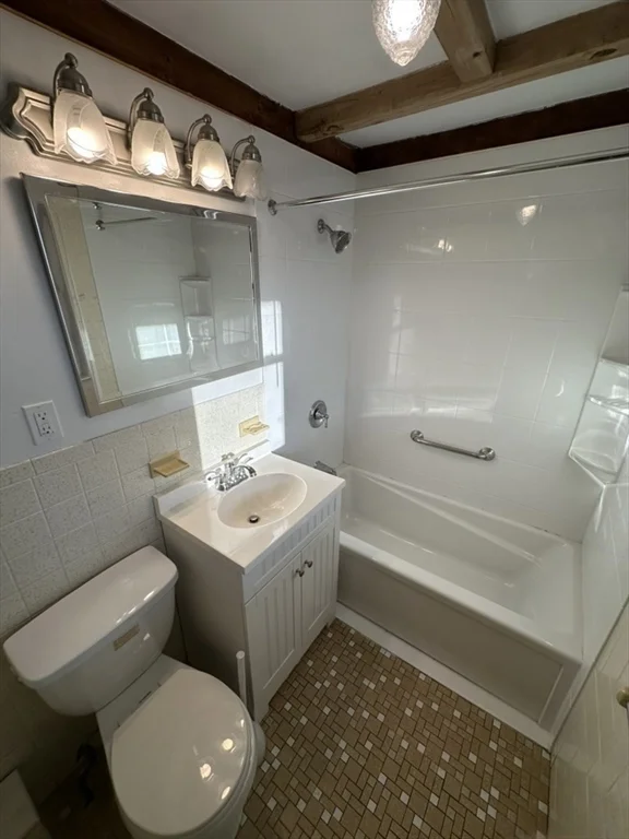 34 Saunders St, North Weymouth