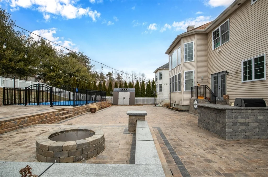 77 Hound Pack Cir, Walpole