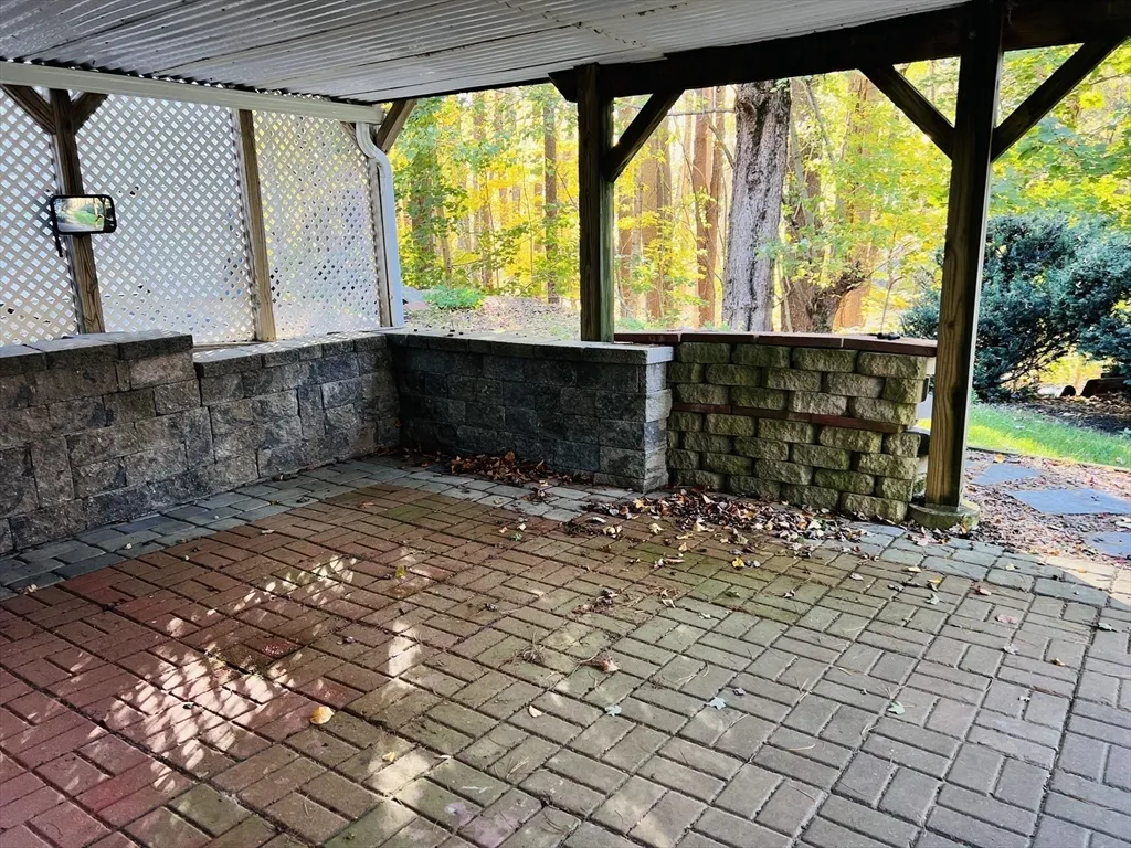 135 Walker Pond Rd, Sturbridge