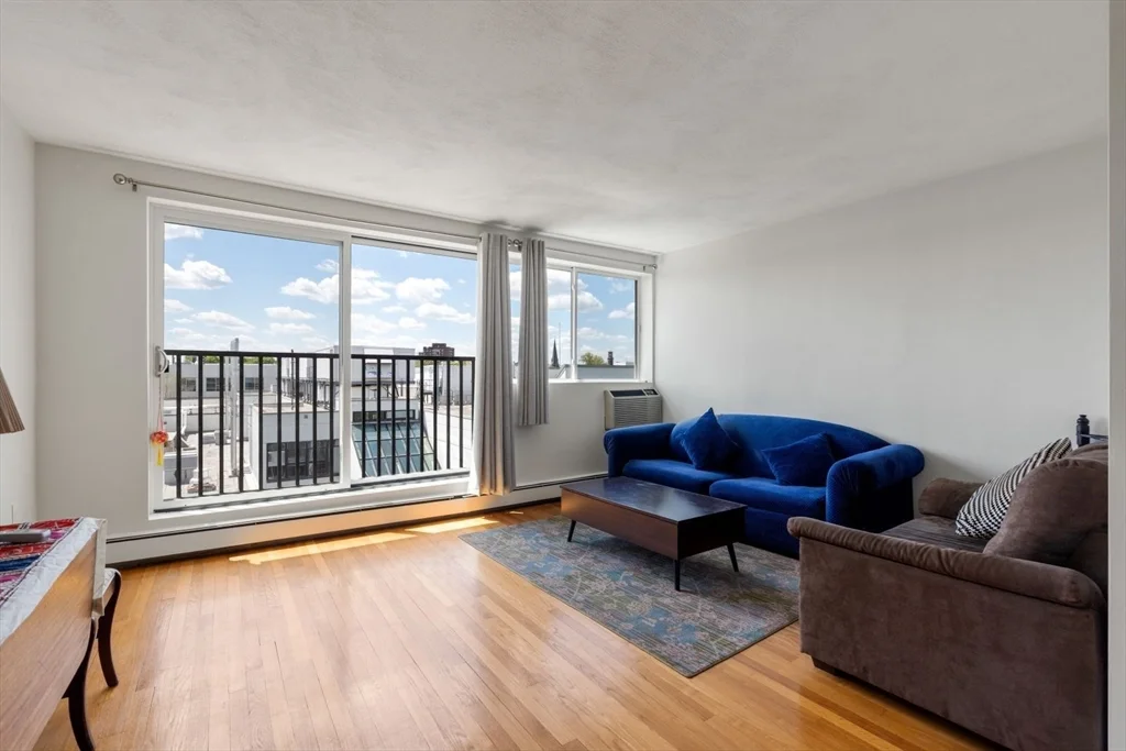 1643 Cambridge St, Harvard Square