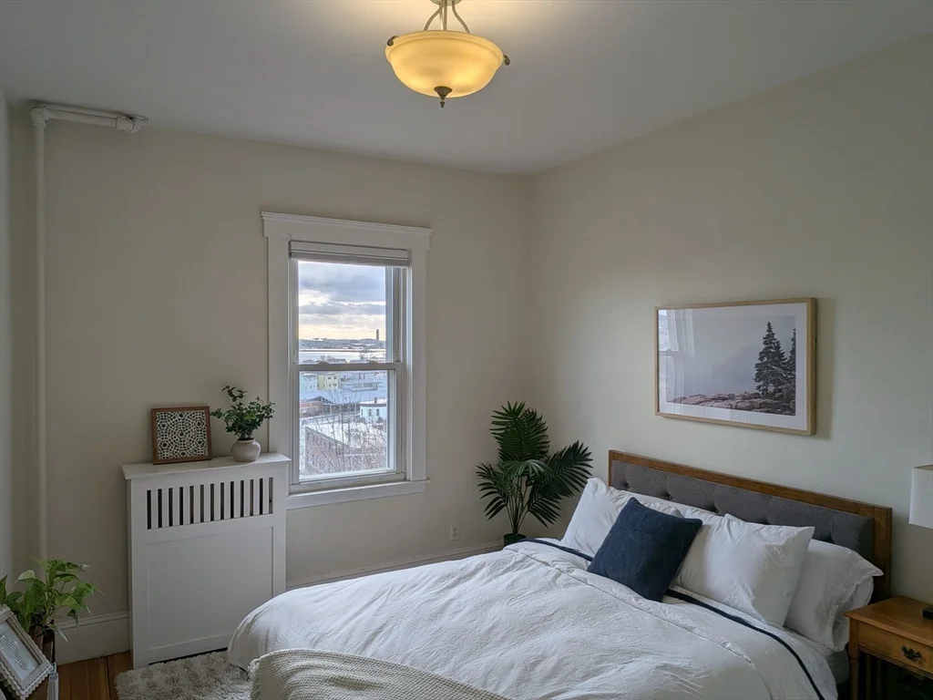 82 Gladstone St, East Boston