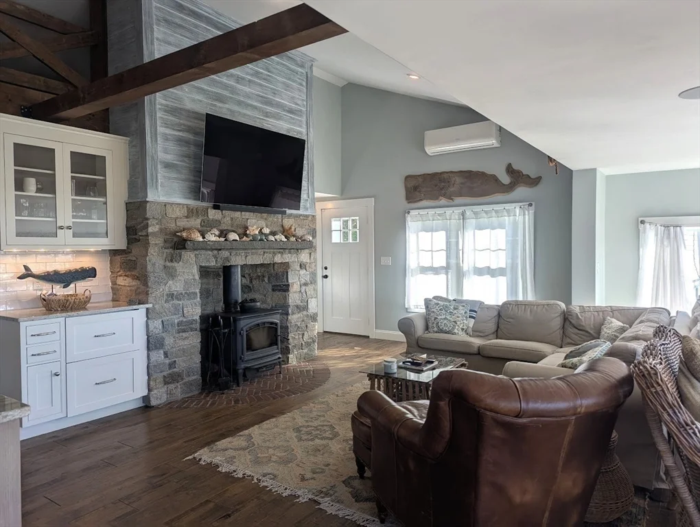 37 River Rd, Little Neck