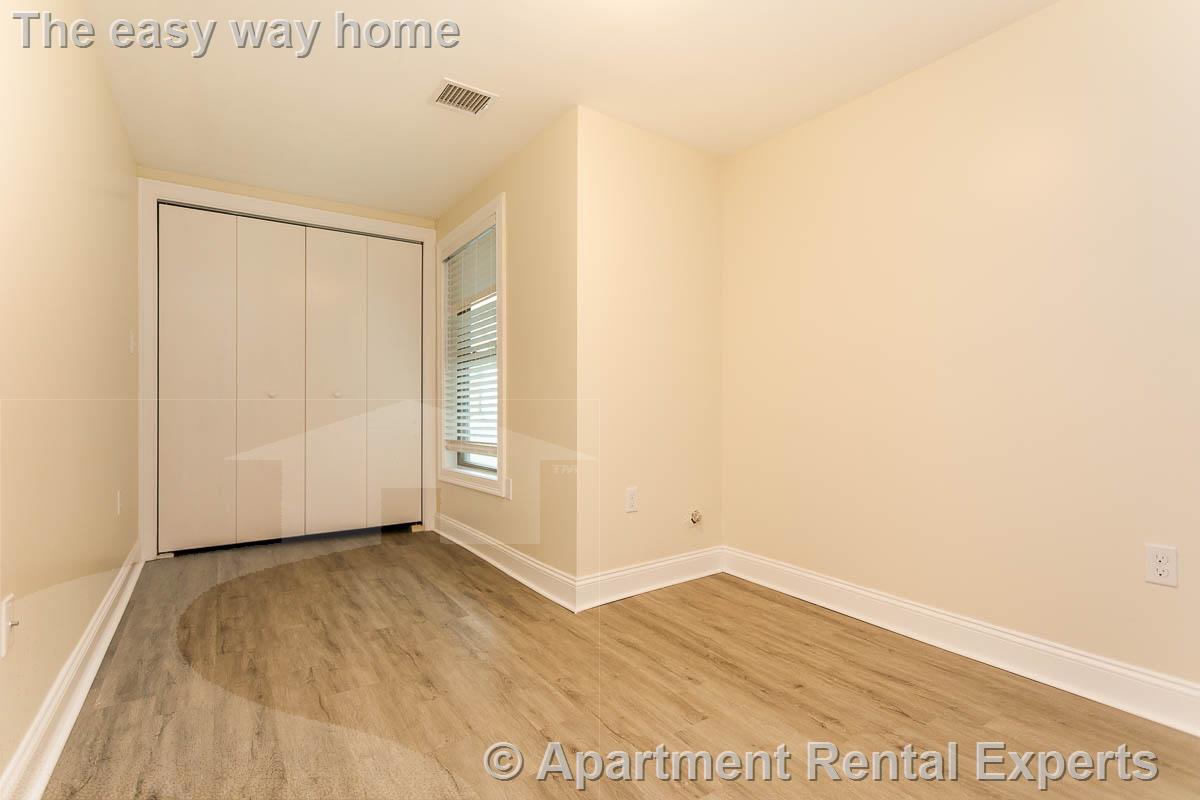 476 Fulton St, Medford Square