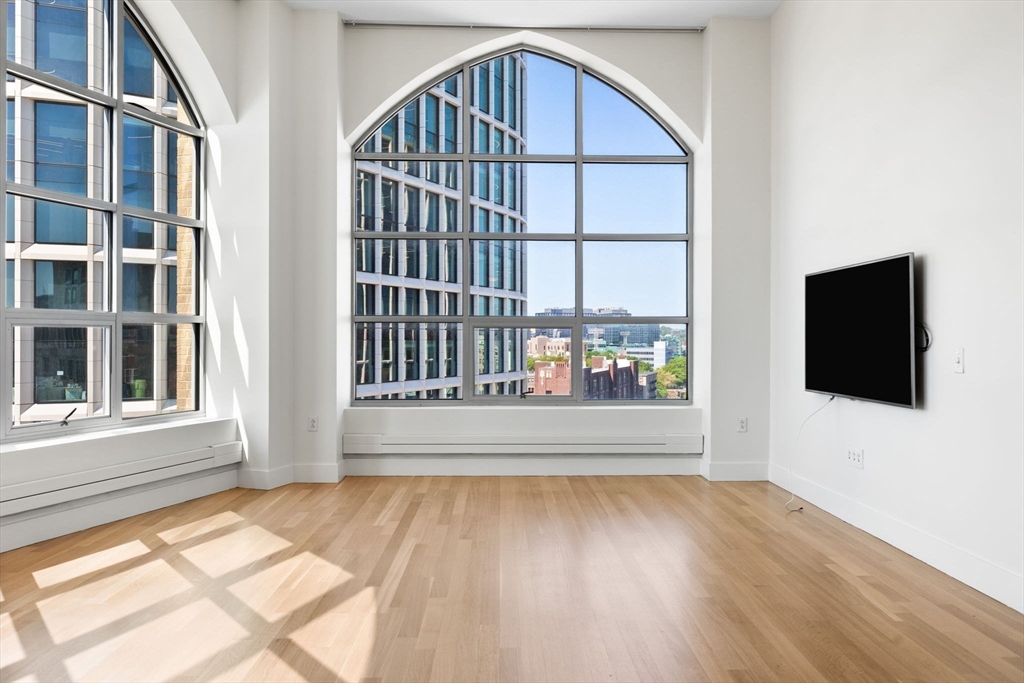 360 Newbury St, Back Bay