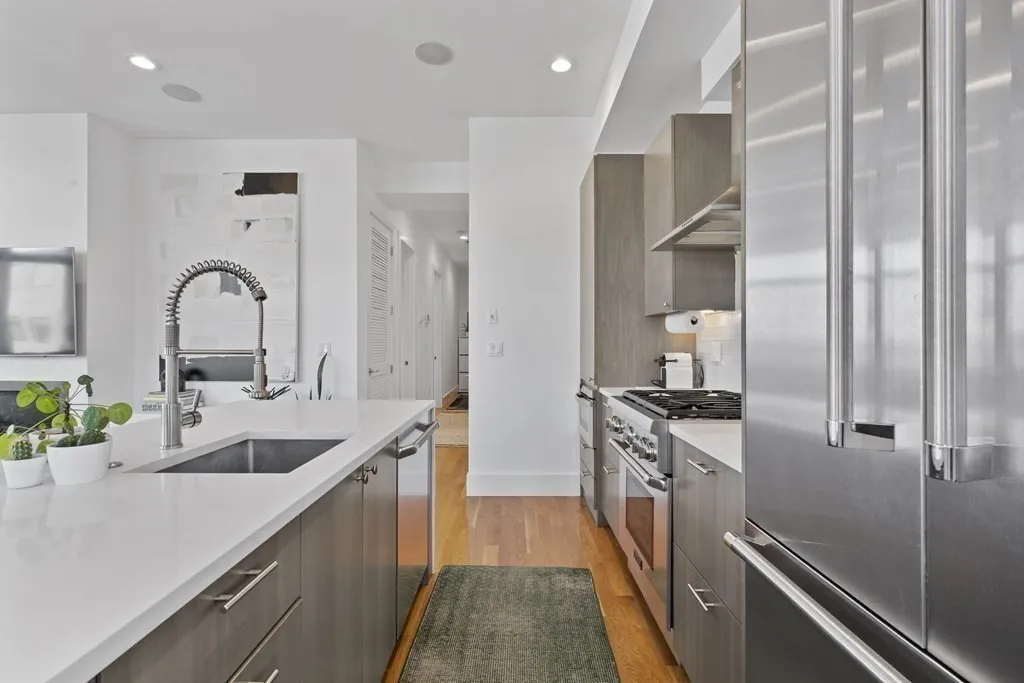 5 Mohawk St, South Boston