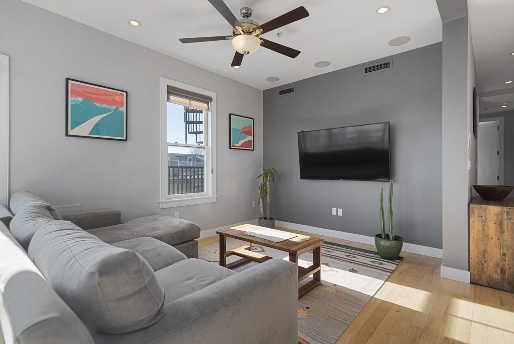 288 C St, South Boston