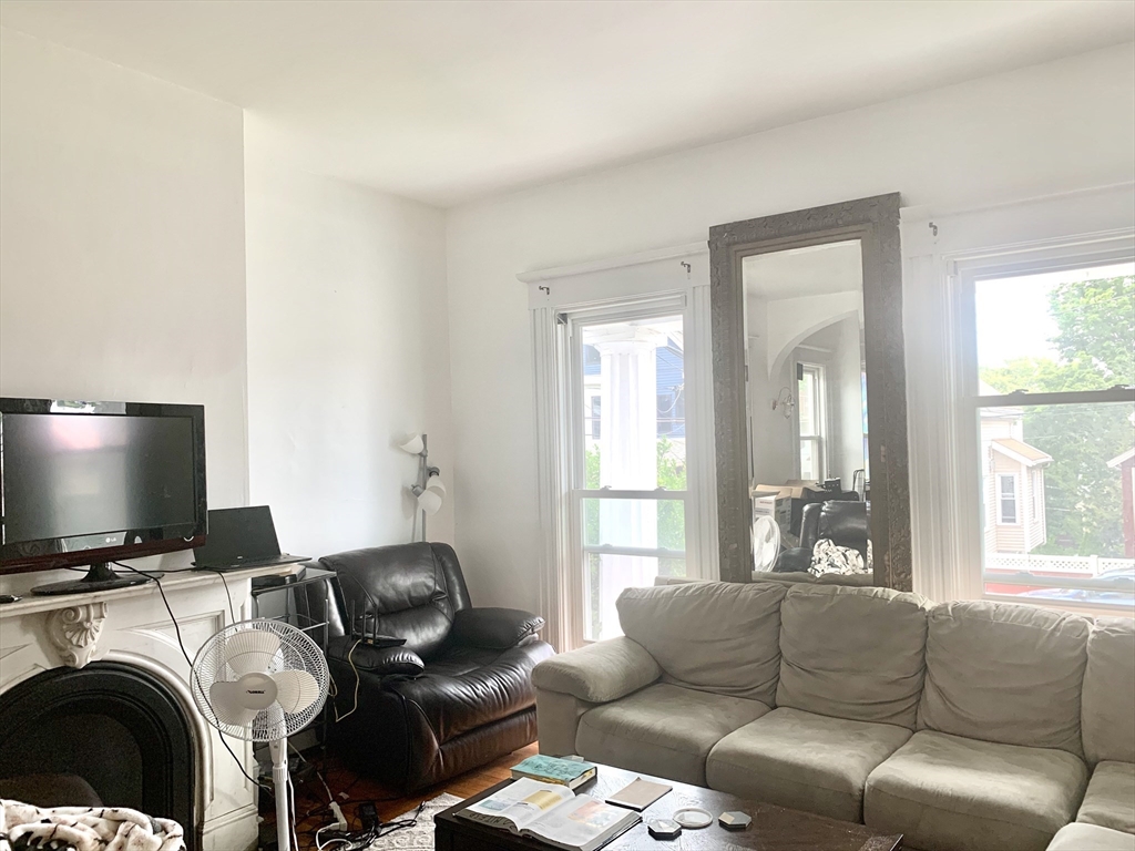 23 Monmouth St, Spring Hill