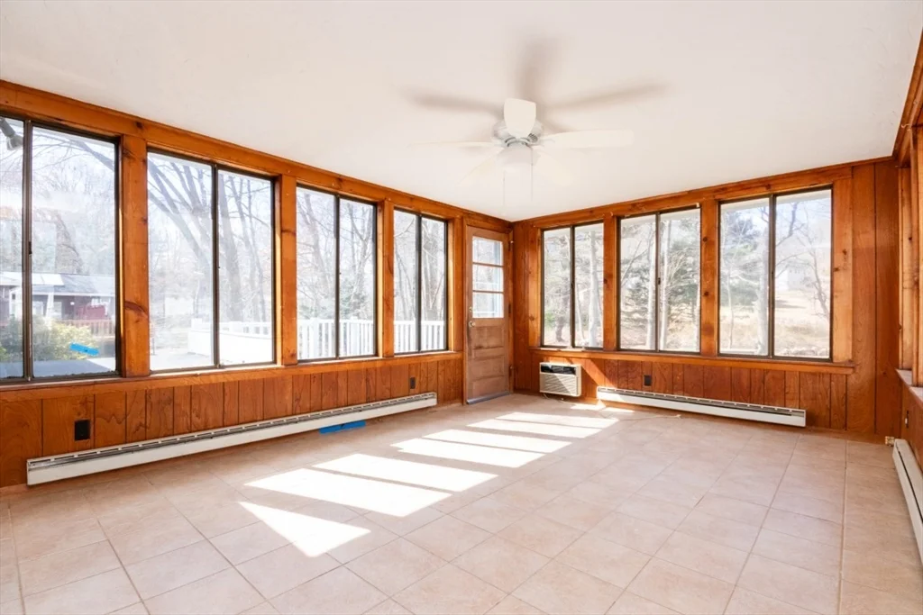 22 Livoli Rd, Framingham