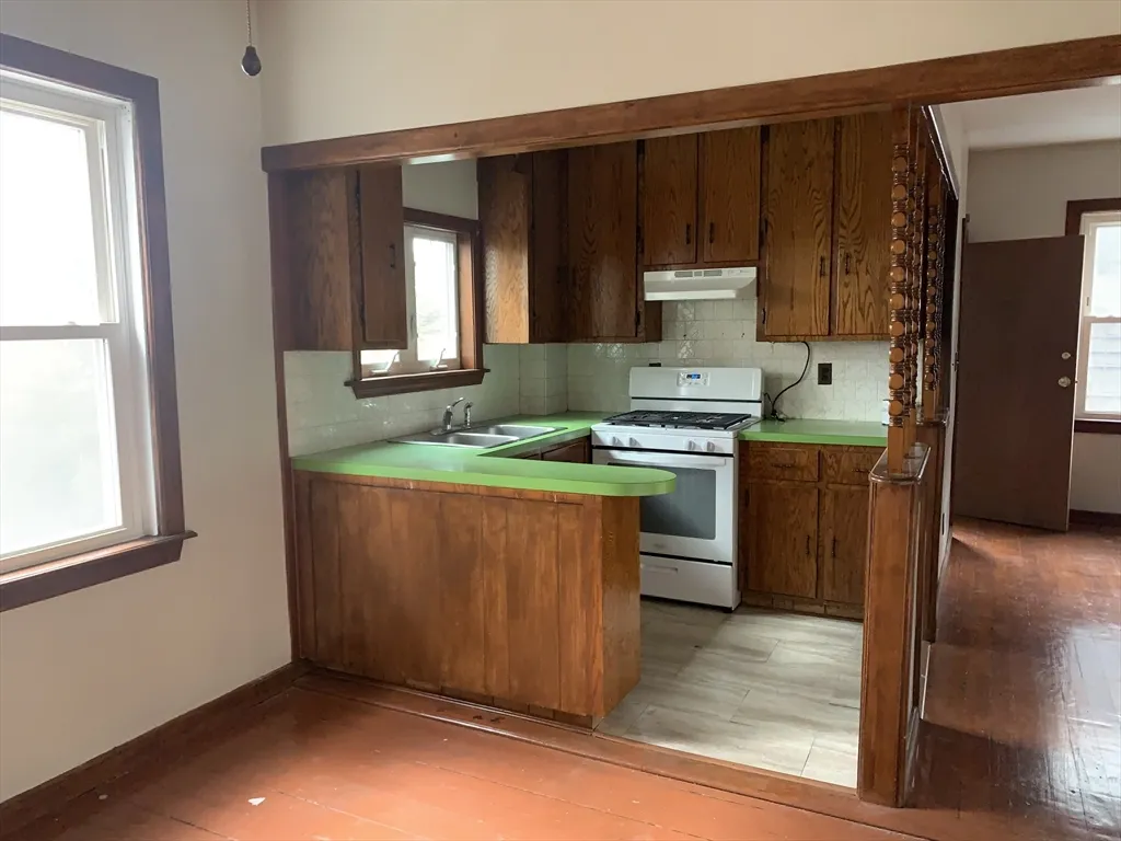 347 Lawton St, Fall River