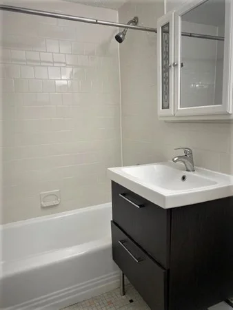 50 Green St, North Brookline