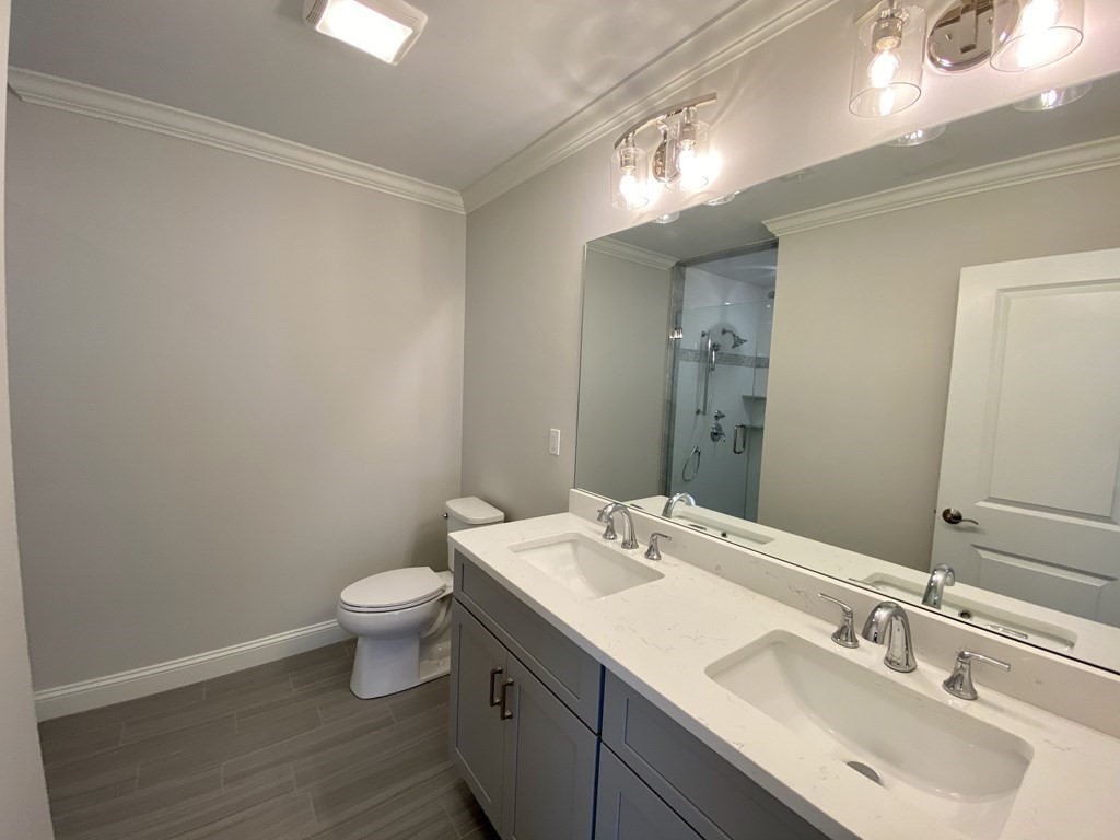 8 Maplewood St, West Roxbury